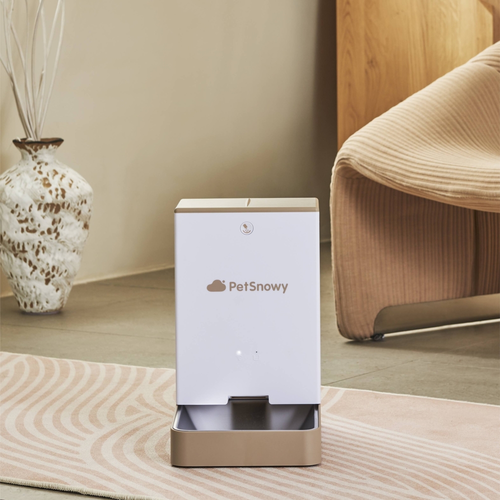 Automatic Cat Feeder - White and Tan